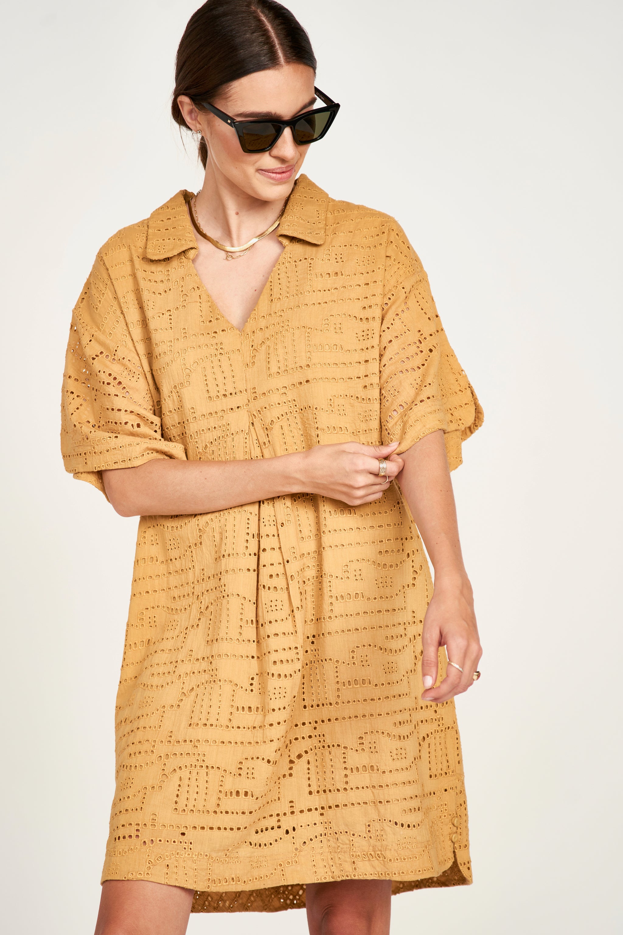 Mirth Lanai Popover Dress in Golden Eyelet, X-Small – Boxy V-Neck Cotton Dress with Collar & Side Slit Buttons
