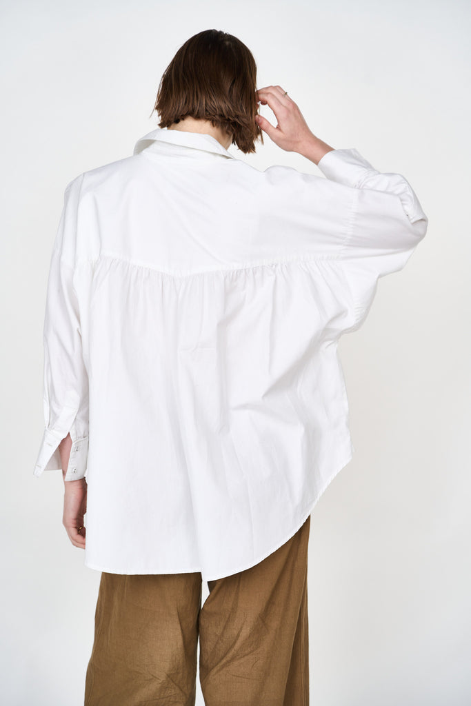 Girl wearing MIRTH women's button up long sleeve kyoto shirt in white cotton poplin